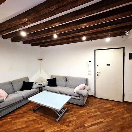 Magnifico Appartamento Ristrutturato Milão Exterior foto