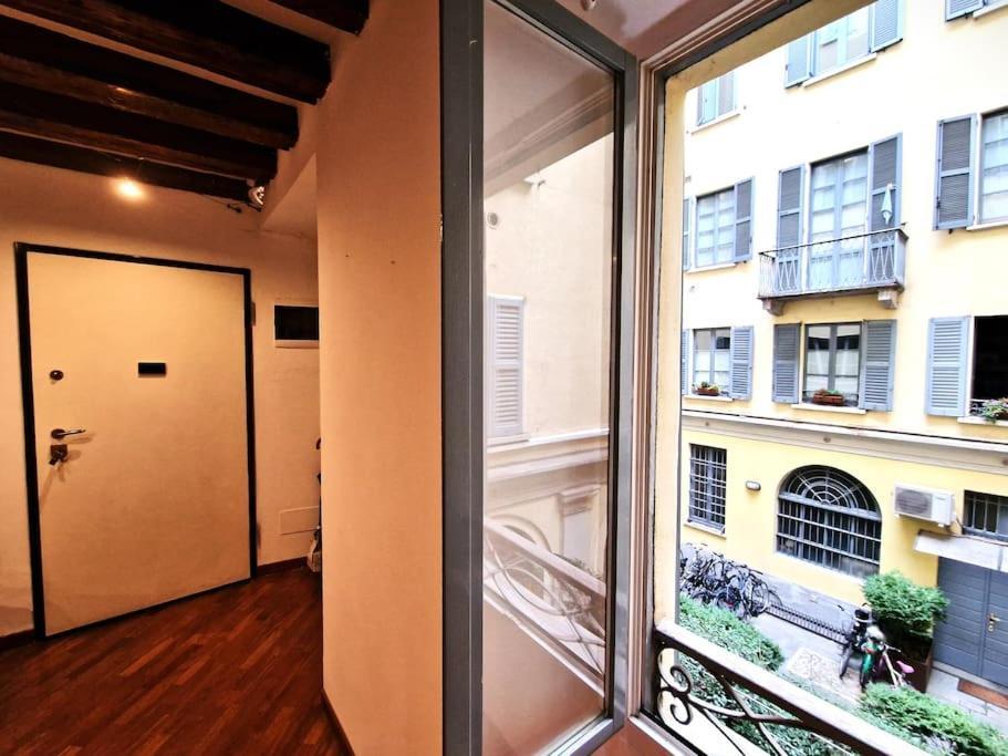 Magnifico Appartamento Ristrutturato Milão Exterior foto