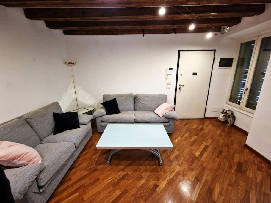 Magnifico Appartamento Ristrutturato Milão Exterior foto