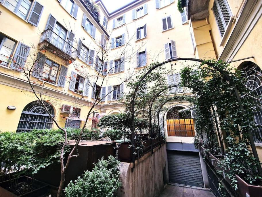 Magnifico Appartamento Ristrutturato Milão Exterior foto