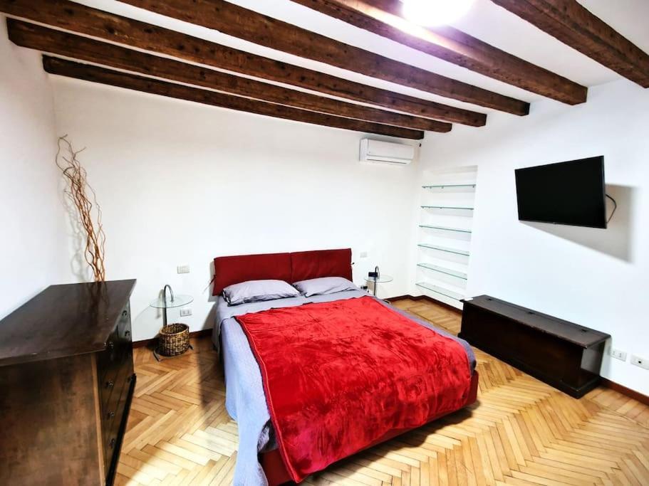 Magnifico Appartamento Ristrutturato Milão Exterior foto