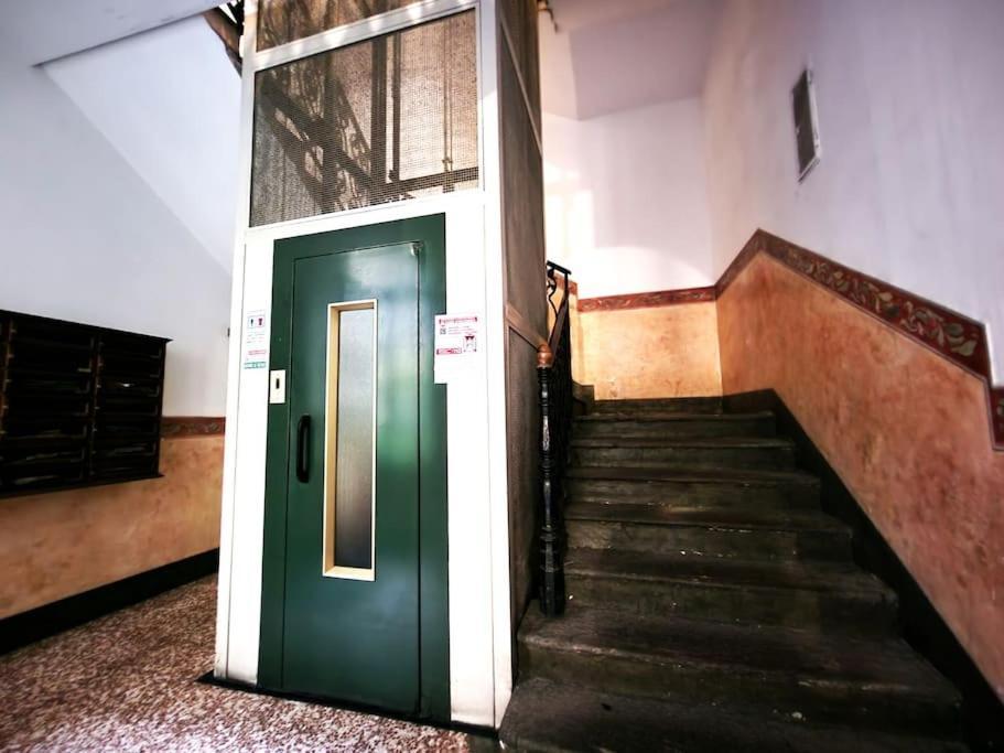 Magnifico Appartamento Ristrutturato Milão Exterior foto