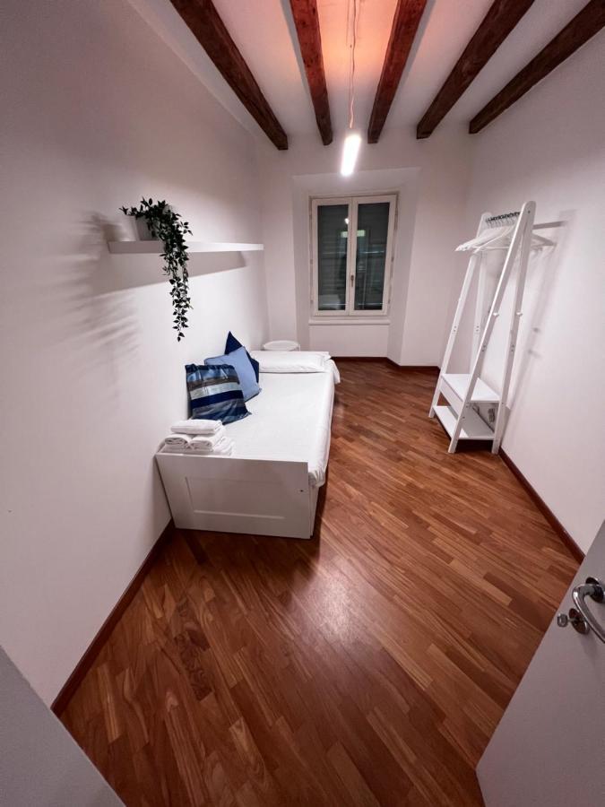 Magnifico Appartamento Ristrutturato Milão Exterior foto