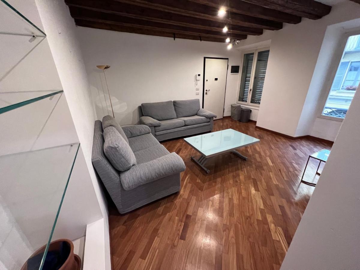 Magnifico Appartamento Ristrutturato Milão Exterior foto
